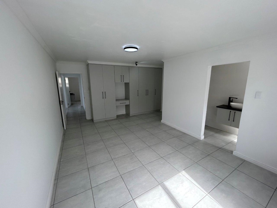 5 Bedroom Property for Sale in Wavecrest Eastern Cape